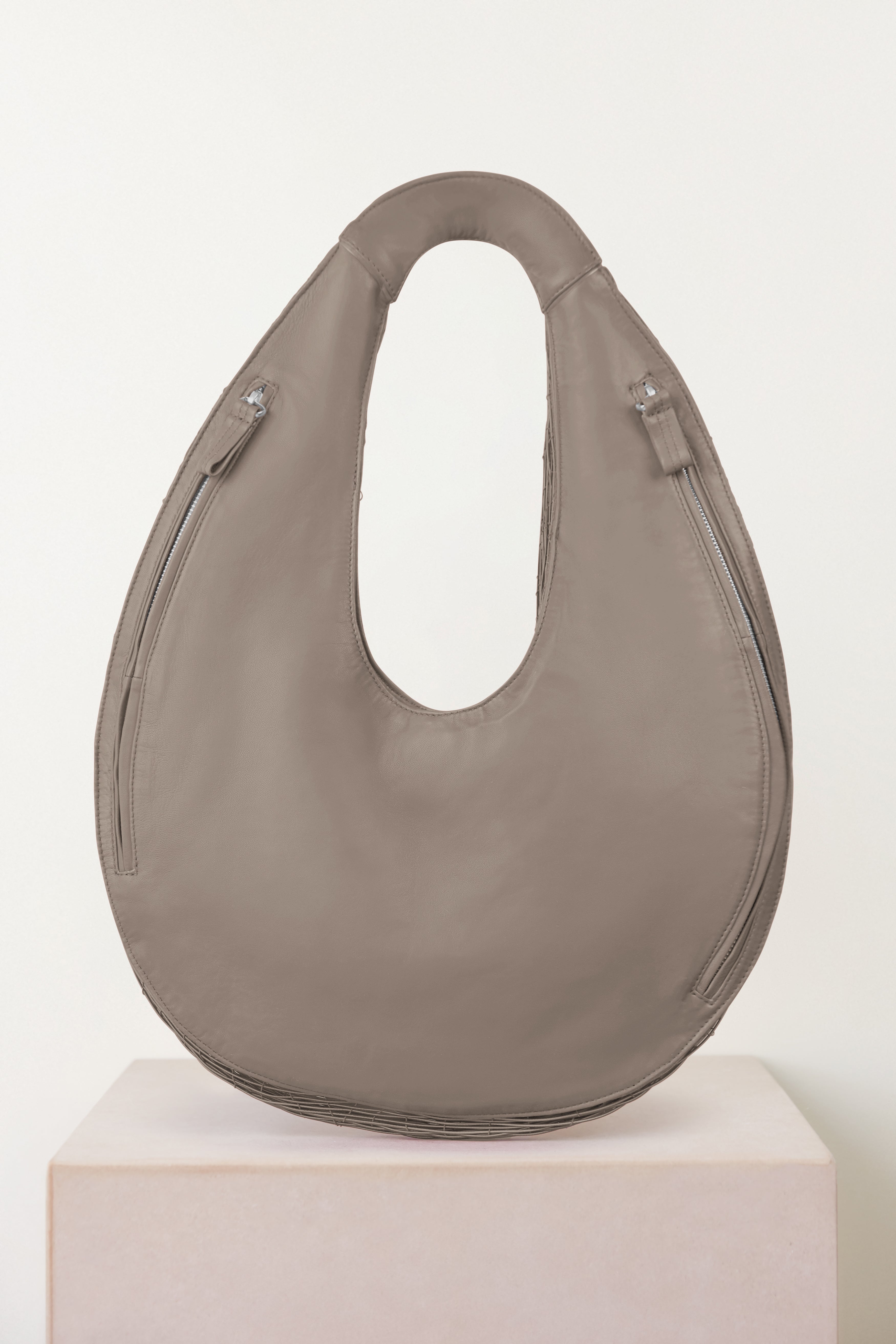 Bivalda Shoulder bag (big size) Taupe